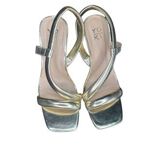 Yoki Metallic Gold Heels Sz 8.5
